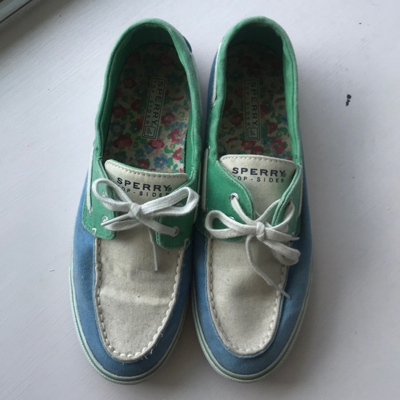 Size 9 Sperrys - Picture 2 of 4
